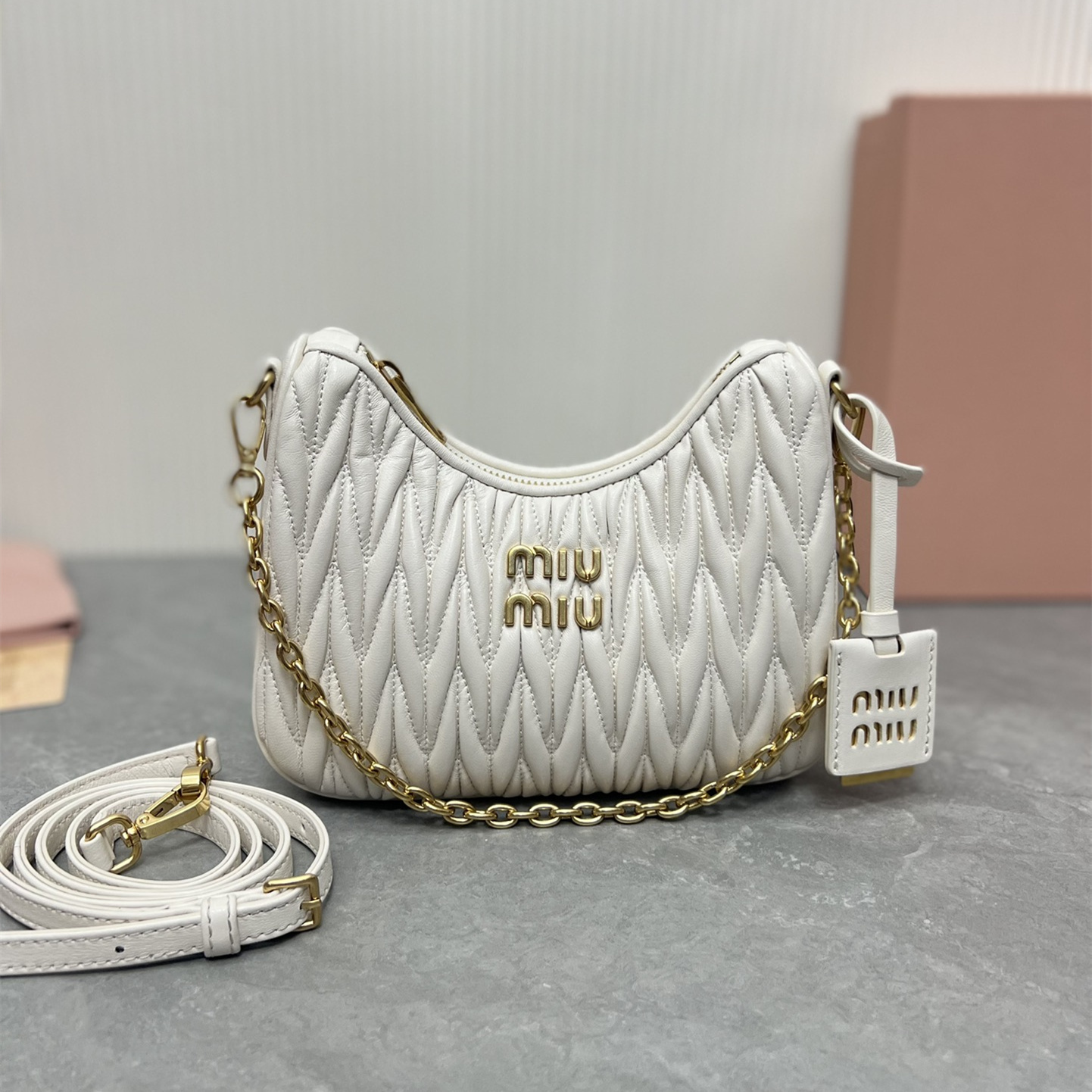 高仿miumiu繆繆*5BH211單肩包白色免檢版