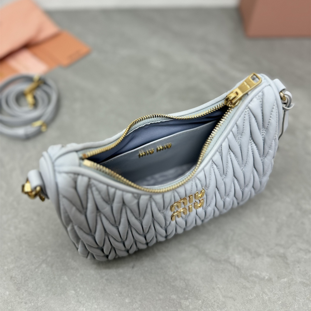 高仿miumiu繆繆*5BH211單肩包藍色免檢版