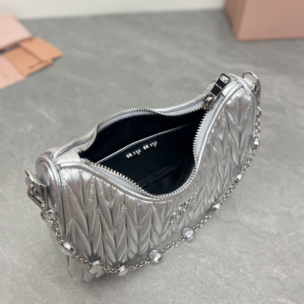 高仿miumiu繆繆*5BH211單肩包銀色水晶鏈免檢版