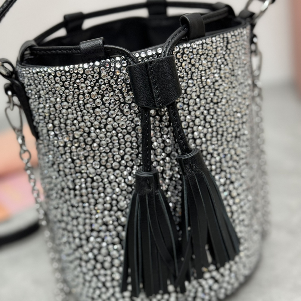 高仿miumiu繆繆*5BE085水桶包黑色免檢版