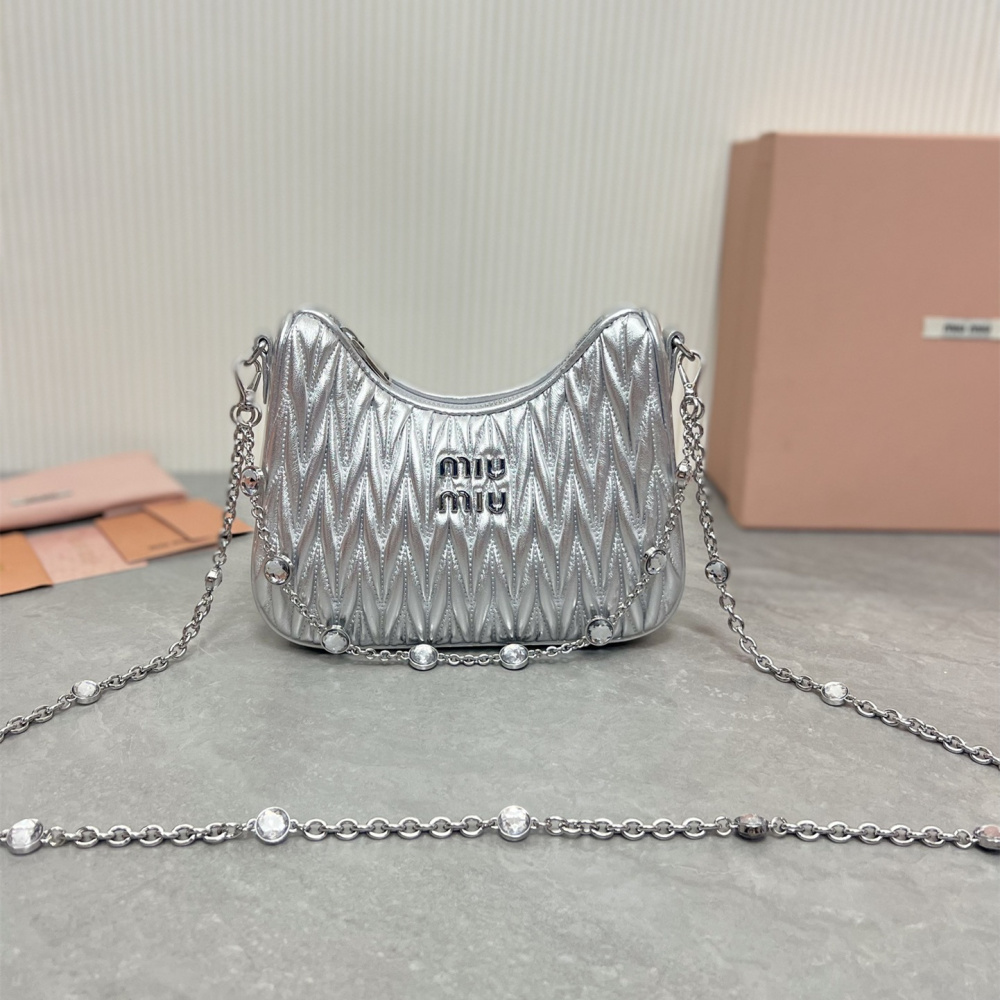 高仿miumiu繆繆*5BH211單肩包銀色水晶鏈免檢版