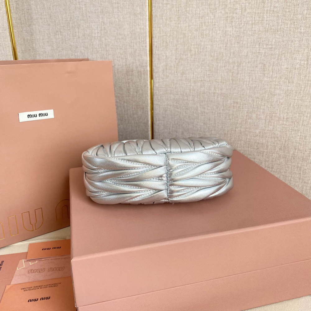 高仿miumiu繆繆*5BP078Mini單肩包銀色免檢版