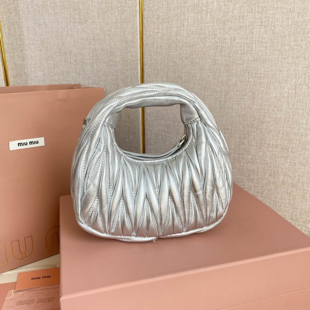 高仿miumiu繆繆*5BP078Mini單肩包銀色免檢版