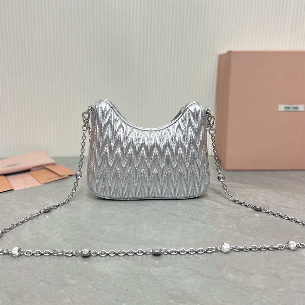 高仿miumiu繆繆*5BH211單肩包銀色水晶鏈免檢版