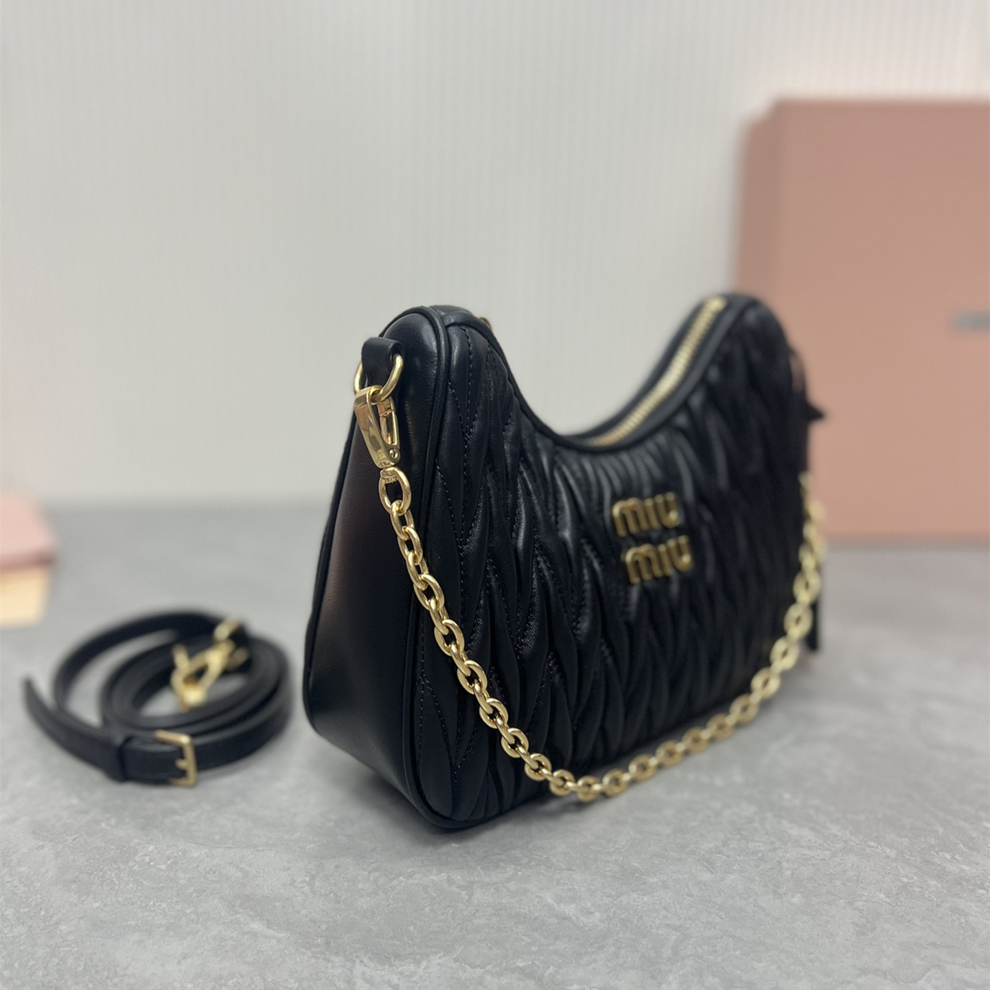 高仿miumiu繆繆*5BH211單肩包黑色免檢版
