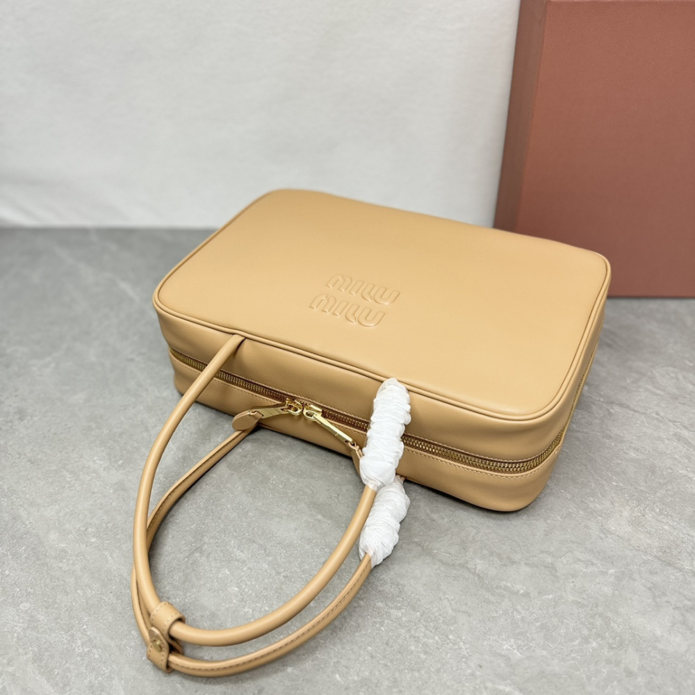 高仿miumiu繆繆*5BB117手柄單肩包石榴黃免檢版