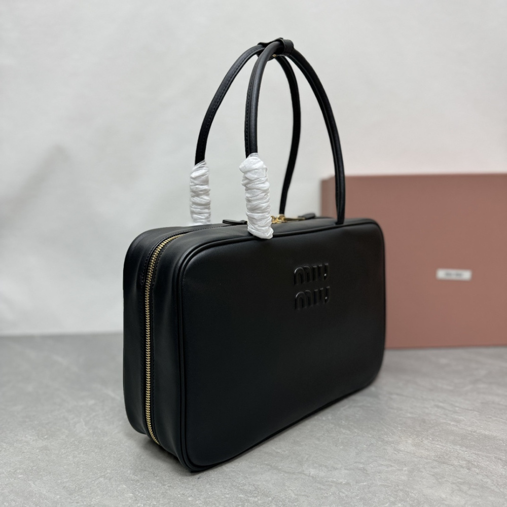 高仿miumiu繆繆*5BB117手柄單肩包黑色免檢版