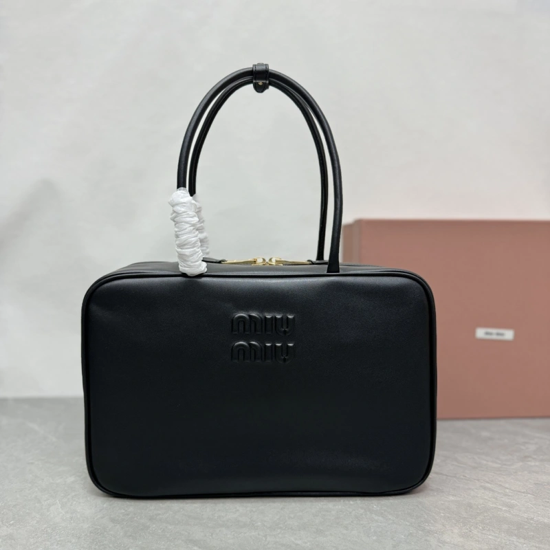 高仿miumiu繆繆*5BB117手柄單肩包黑色免檢版
