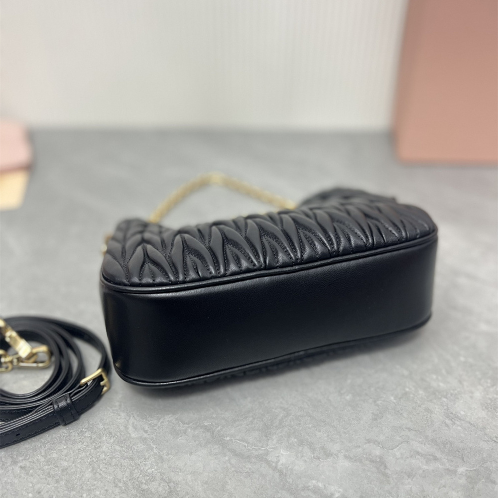 高仿miumiu繆繆*5BH211單肩包黑色免檢版