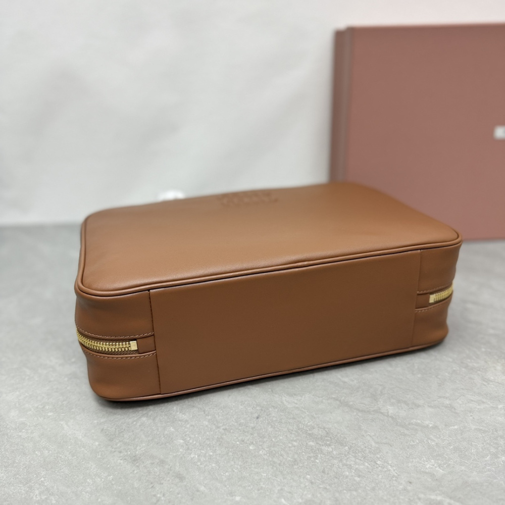 高仿miumiu繆繆*5BB117手柄單肩包朱紅色免檢版