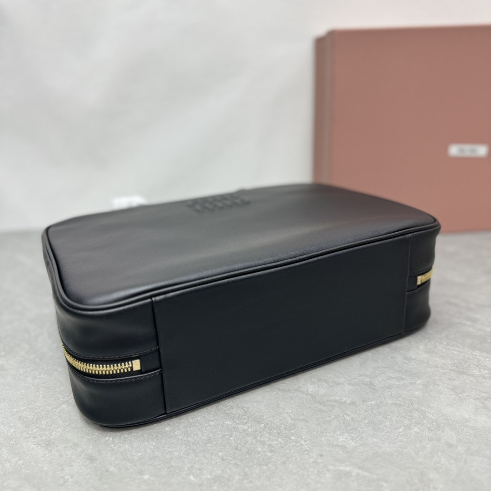 高仿miumiu繆繆*5BB117手柄單肩包黑色免檢版