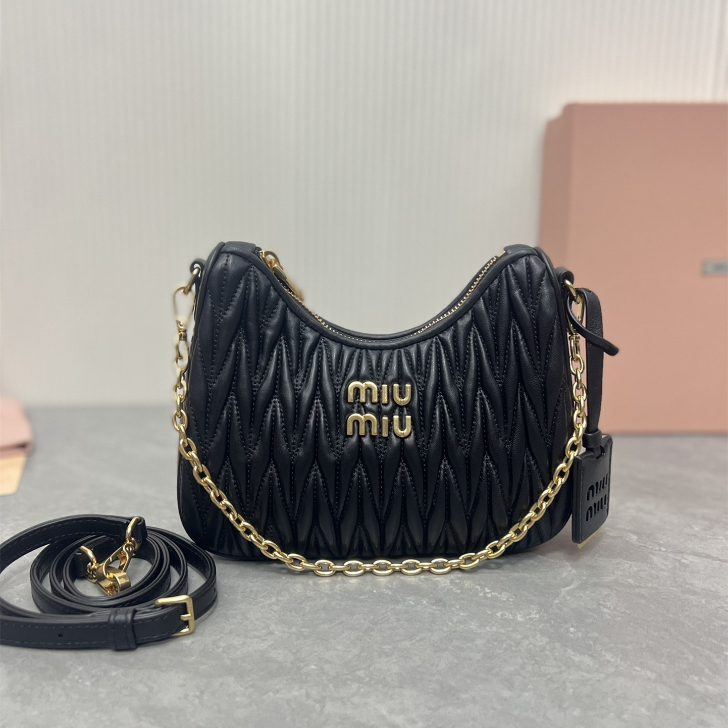 高仿miumiu繆繆*5BH211單肩包黑色免檢版