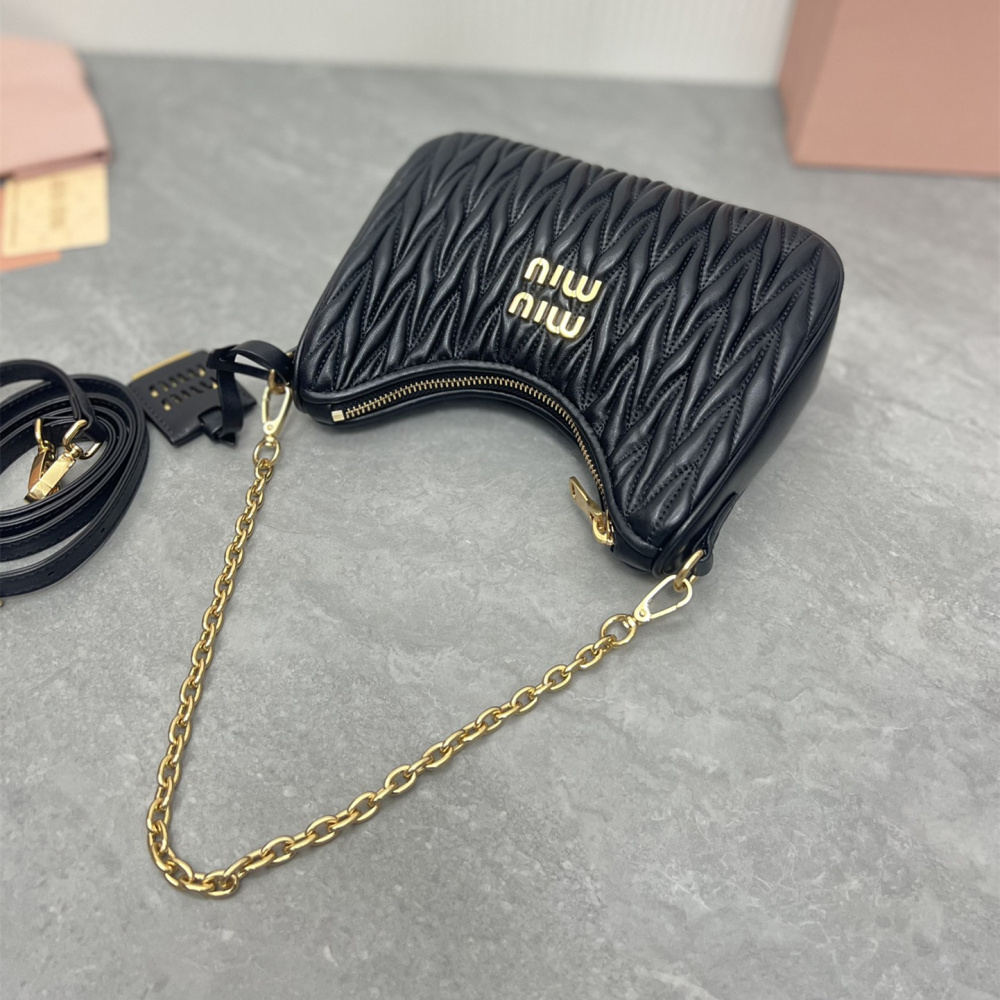 高仿miumiu繆繆*5BH211單肩包黑色免檢版