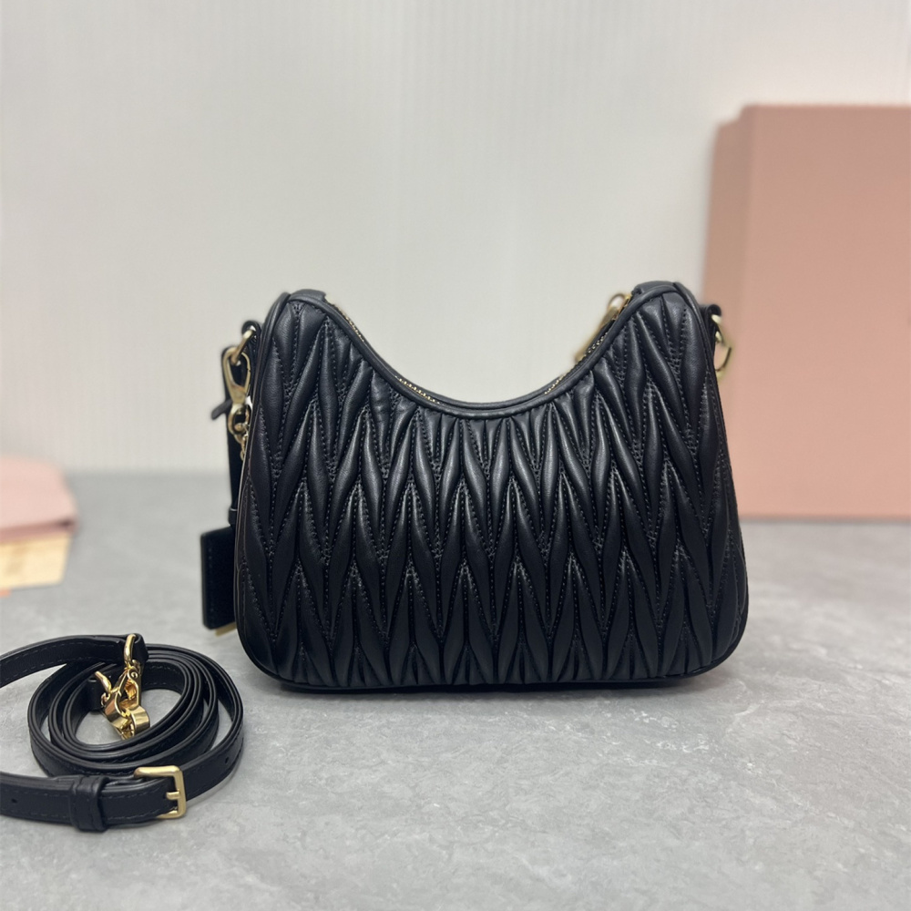 高仿miumiu繆繆*5BH211單肩包黑色免檢版