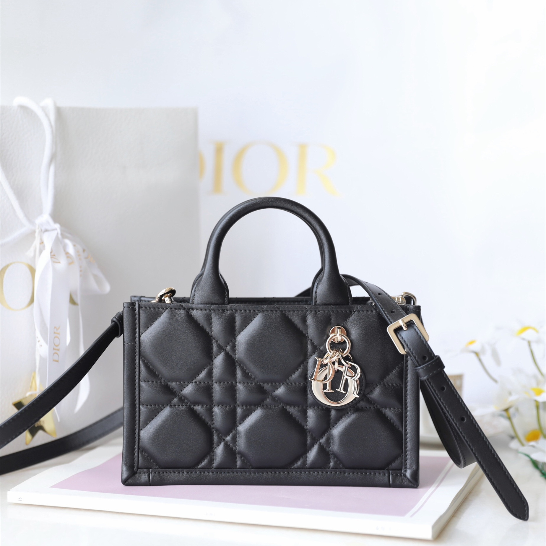 高仿Dior*BookTote系列S5573O牛皮革手提包