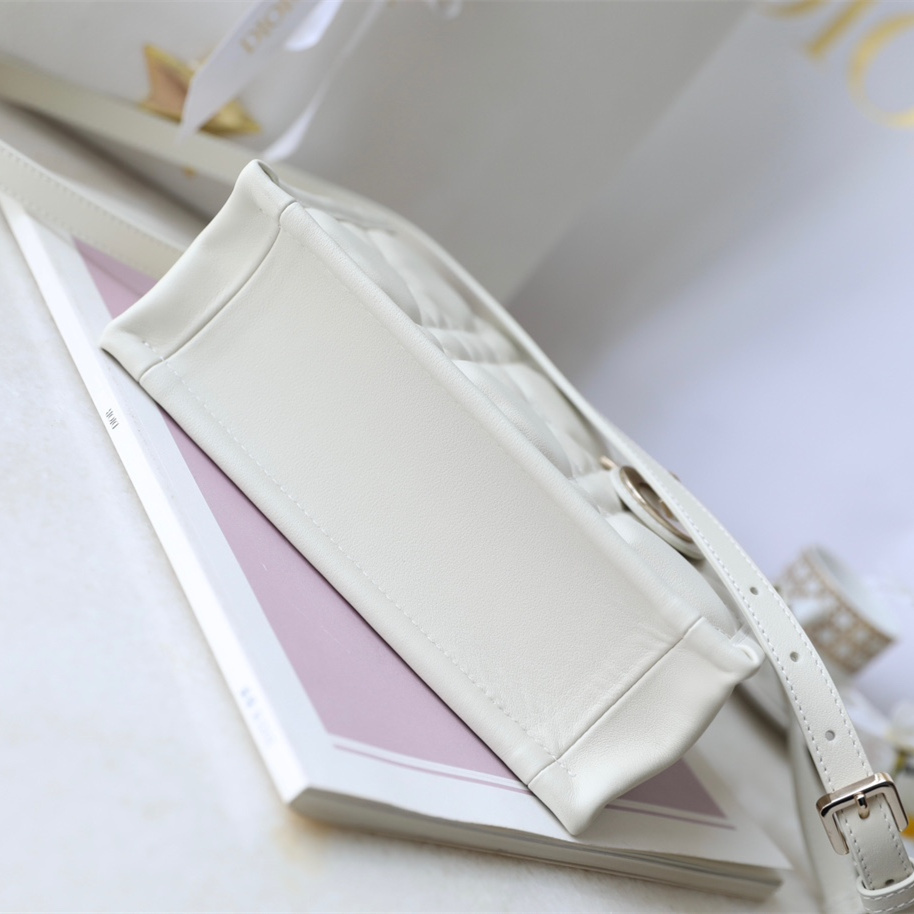 高仿Dior*BookTote系列S5573O牛皮革白色單肩包免檢版