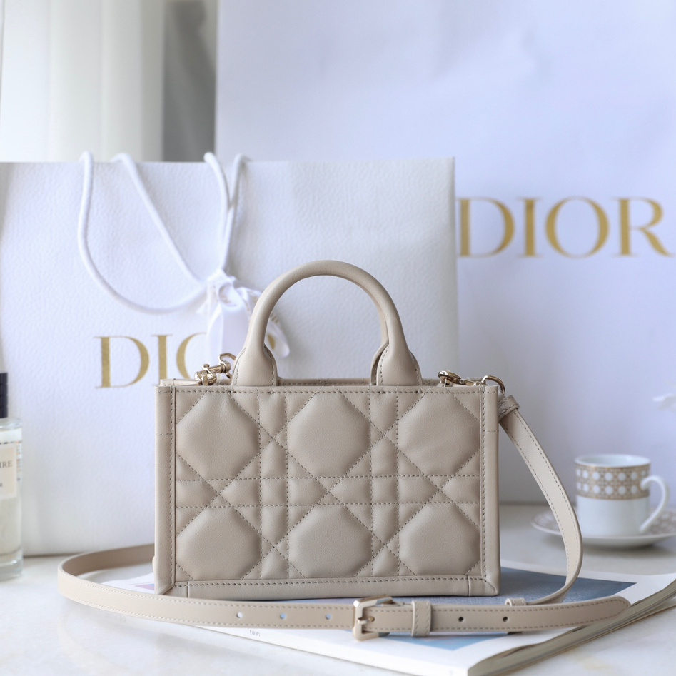 高仿Dior*BookTote系列S5573O牛皮革淺卡其單肩包免檢版