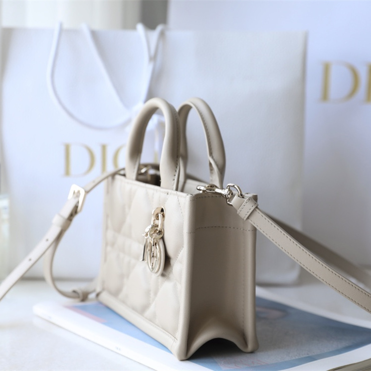 高仿Dior*BookTote系列S5573O牛皮革淺卡其單肩包免檢版
