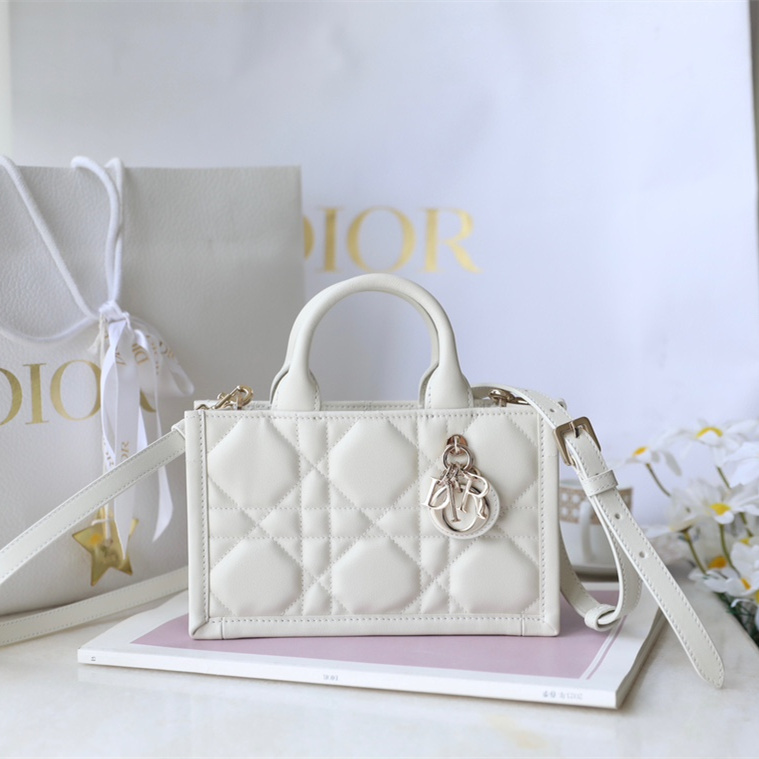 高仿Dior*BookTote系列S5573O牛皮革白色單肩包免檢版