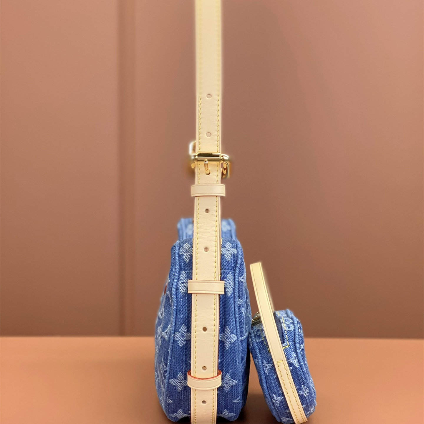 高仿LV*Croissant系列M46856麻將包免檢版