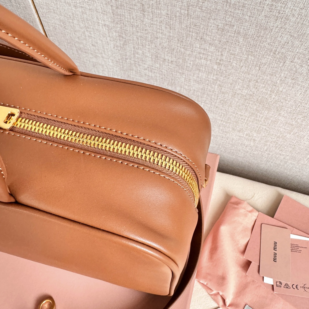 高仿miumiu*5BB17長肩帶公文包棕色免檢版