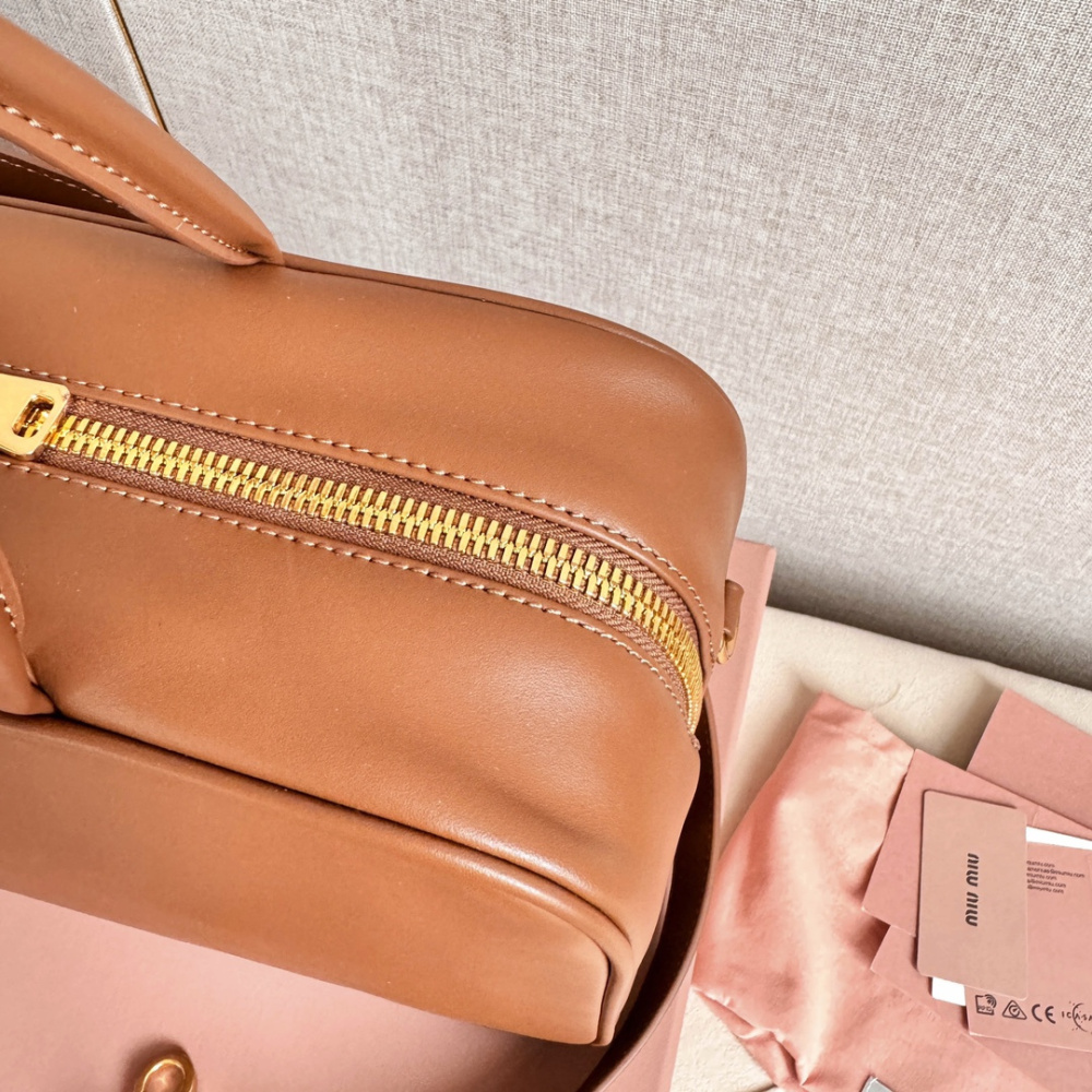 高仿miumiu*5BB17長肩帶公文包棕色免檢版