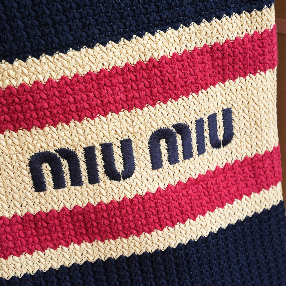 高仿miumiu*5BG248拼色LOGO稻草柳條包深藍色免檢版