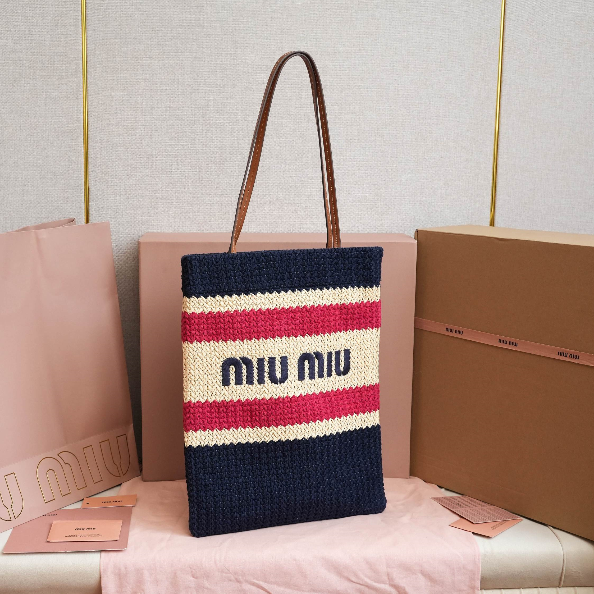 高仿miumiu*5BG248拼色LOGO稻草柳條包深藍色免檢版