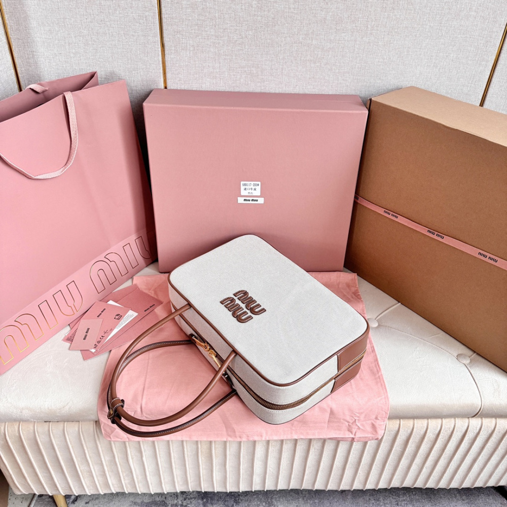 高仿miumiu*5BB17長肩帶公文包白色免檢版