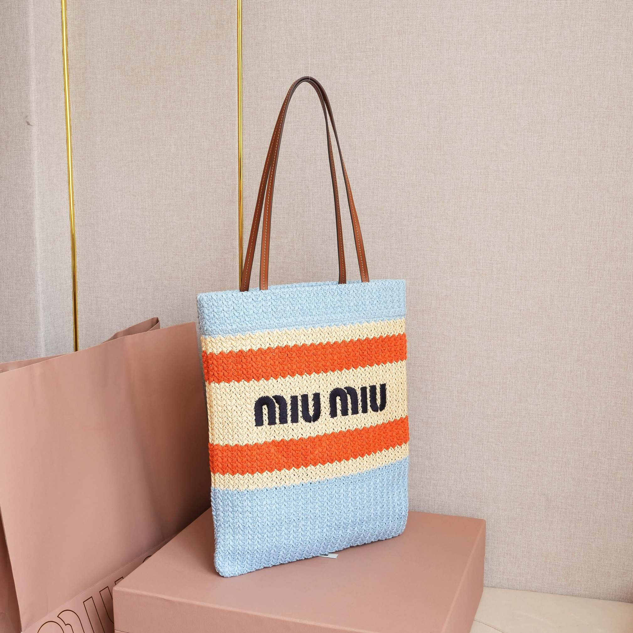 高仿miumiu*5BG248拼色LOGO稻草柳條包藍色免檢版