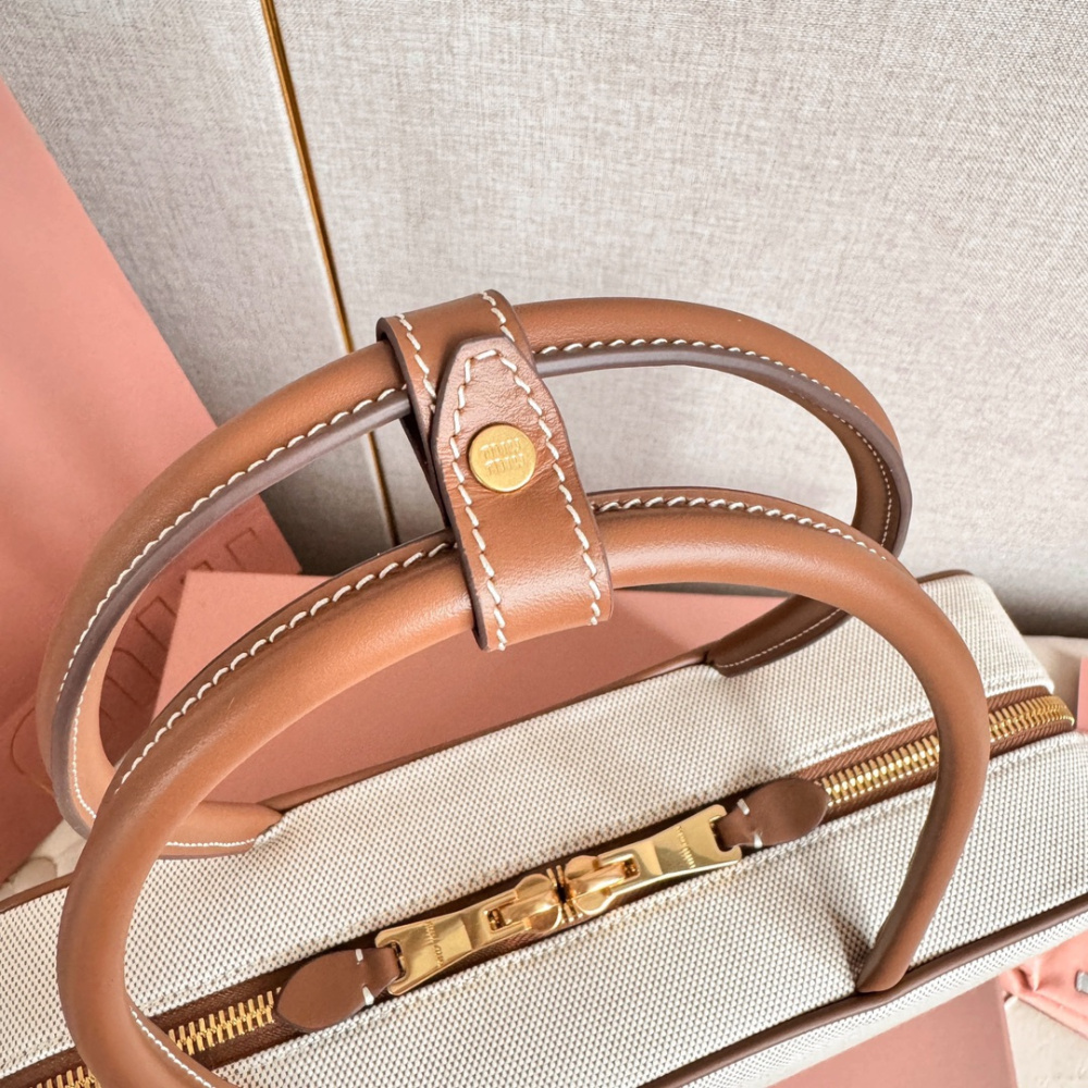 高仿miumiu*5BB17長肩帶公文包白色免檢版