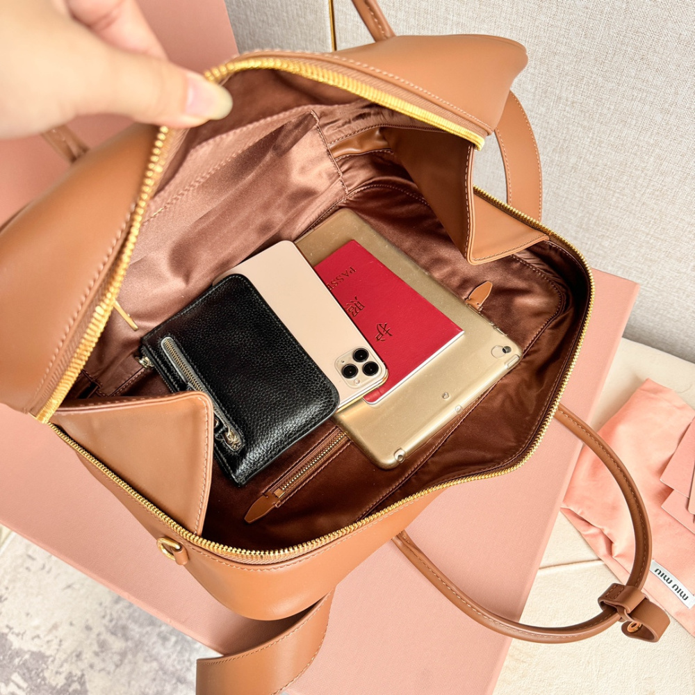 高仿miumiu*5BB17長肩帶公文包棕色免檢版