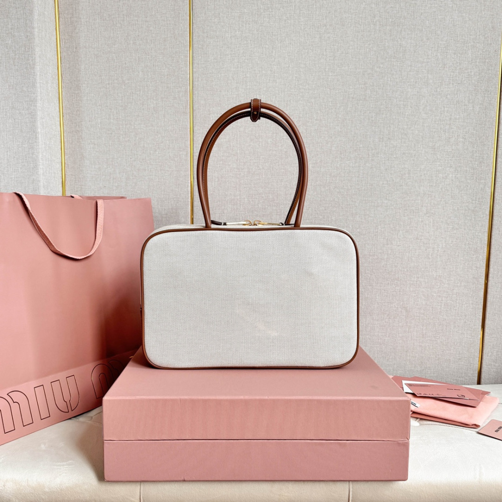 高仿miumiu*5BB17長肩帶公文包白色免檢版