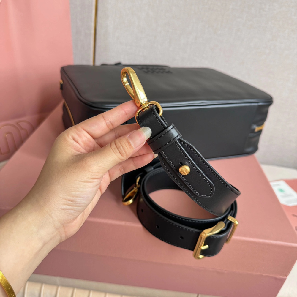高仿miumiu*5BB17長肩帶公文包黑色免檢版