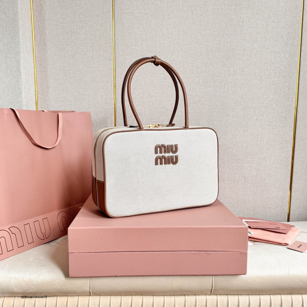 高仿miumiu*5BB17長肩帶公文包白色免檢版