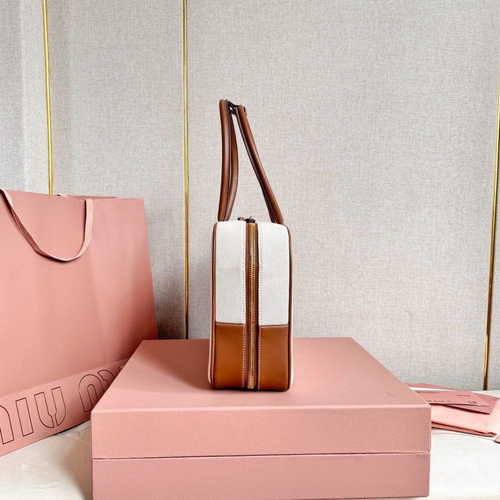 高仿miumiu*5BB17長肩帶公文包白色免檢版