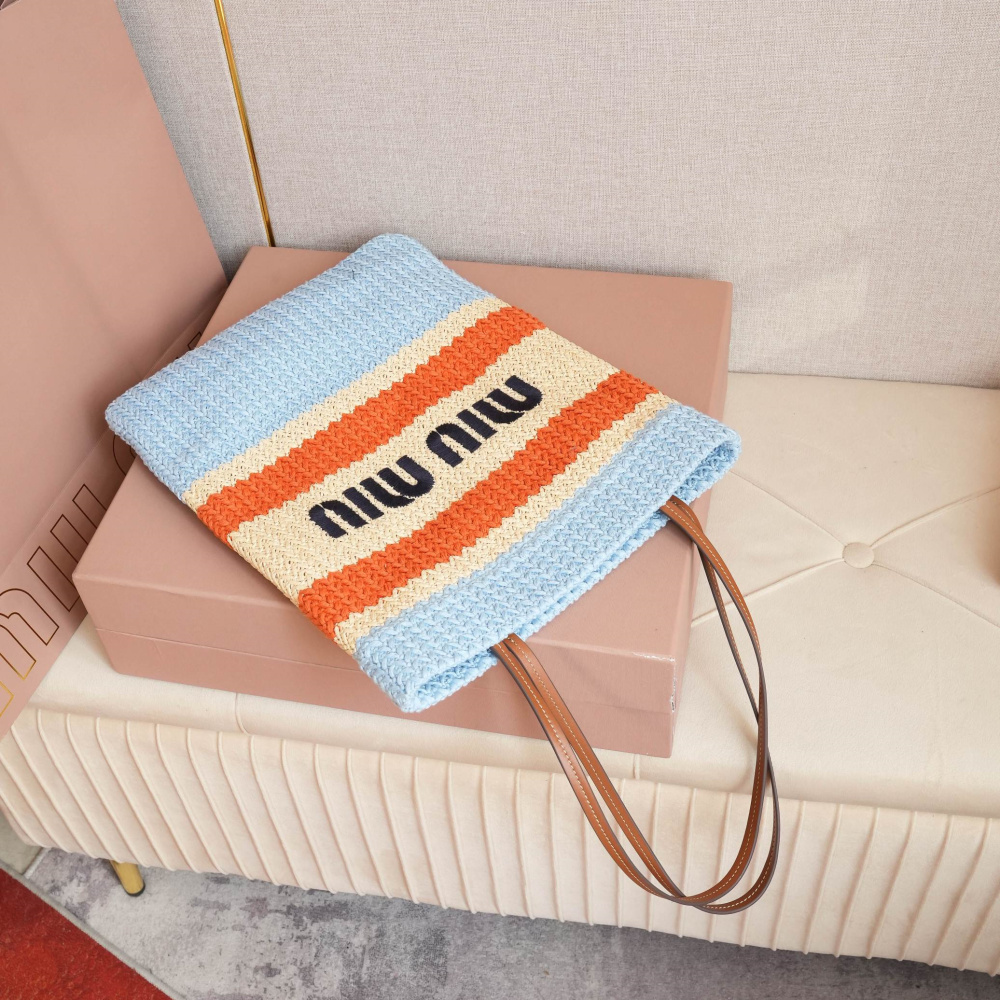 高仿miumiu*5BG248拼色LOGO稻草柳條包藍色免檢版