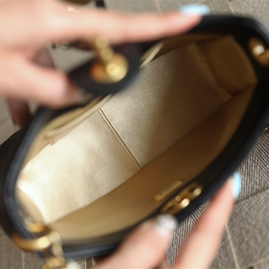 高仿Chanel*24S系列AS4862湯圓珍珠Hobo包黑色免檢版
