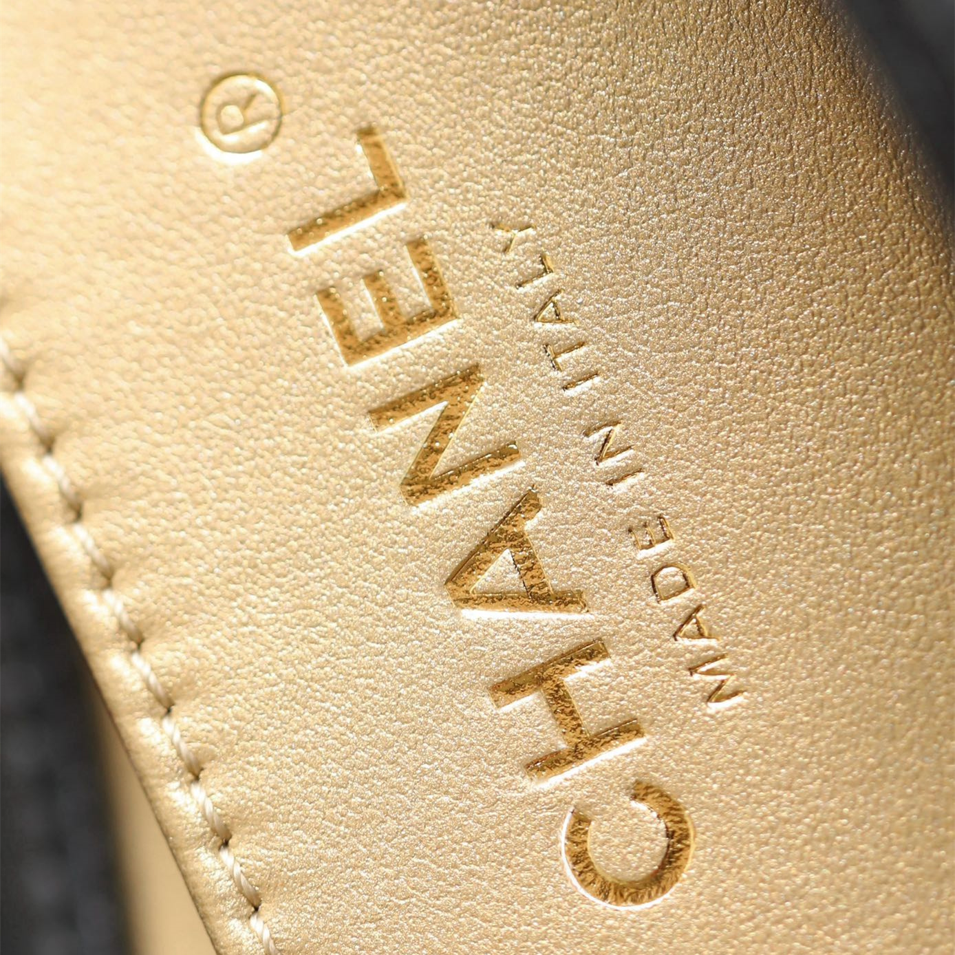 高仿Chanel*24S系列AS4861湯圓珍珠鏈條Mini袋黑色免檢版