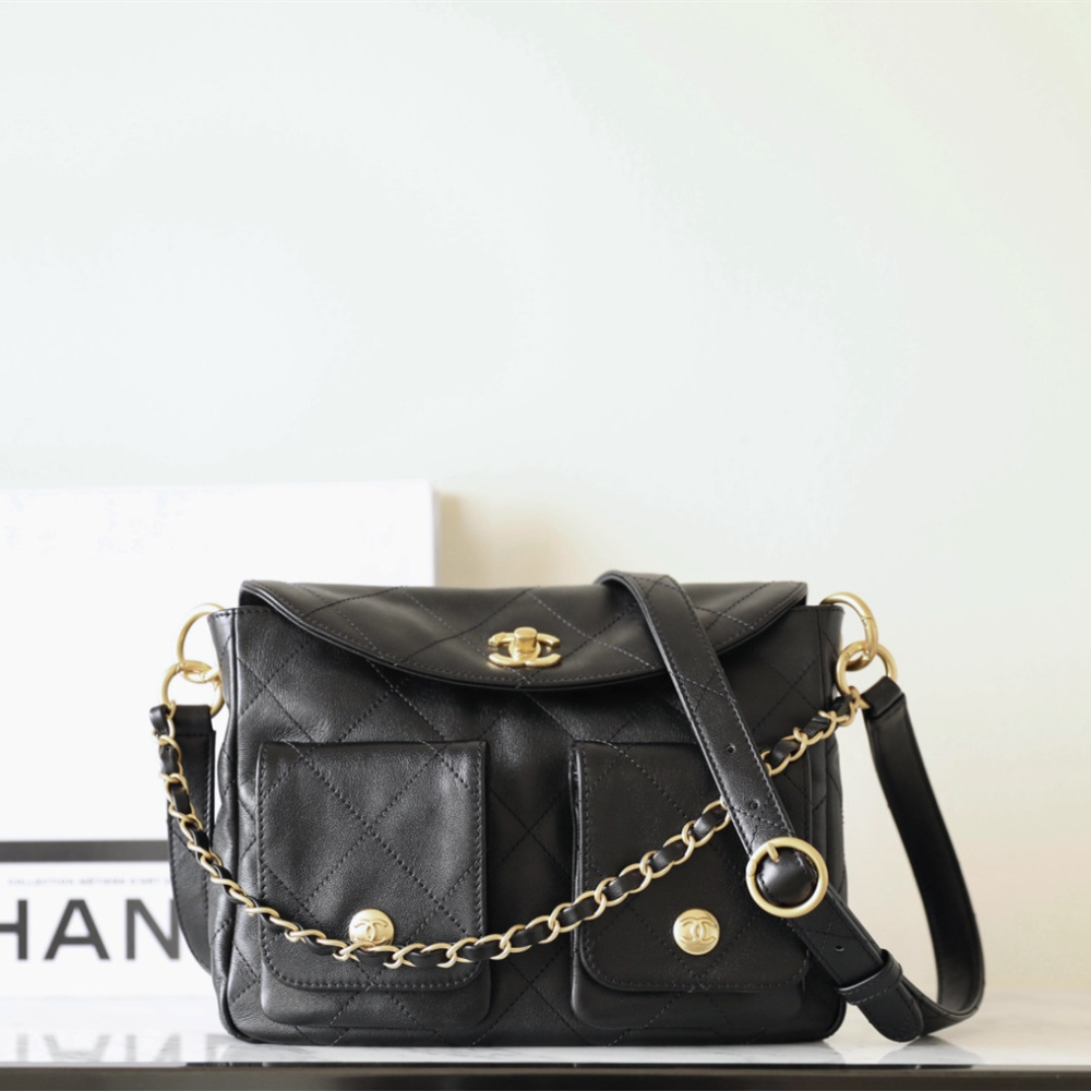 高仿Chanel*24P系列AS4743夾層郵差包黑色免檢版