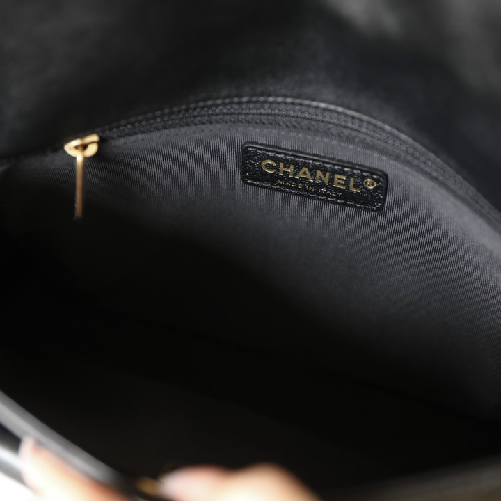 高仿Chanel*24P系列AS4743夾層郵差包黑色免檢版