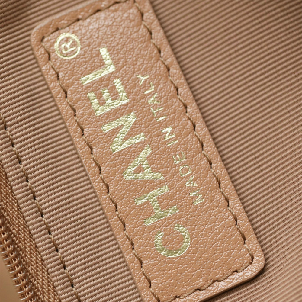 高仿Chanel*24P系列AS4668夾層郵差包棕金色中號免檢版