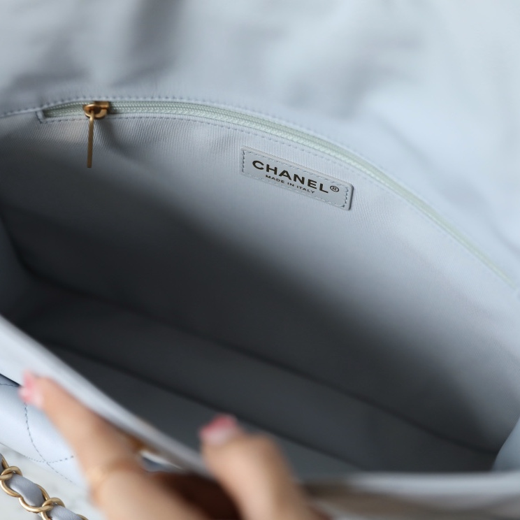 高仿Chanel*24P系列AS4668夾層郵差包灰色大號免檢版