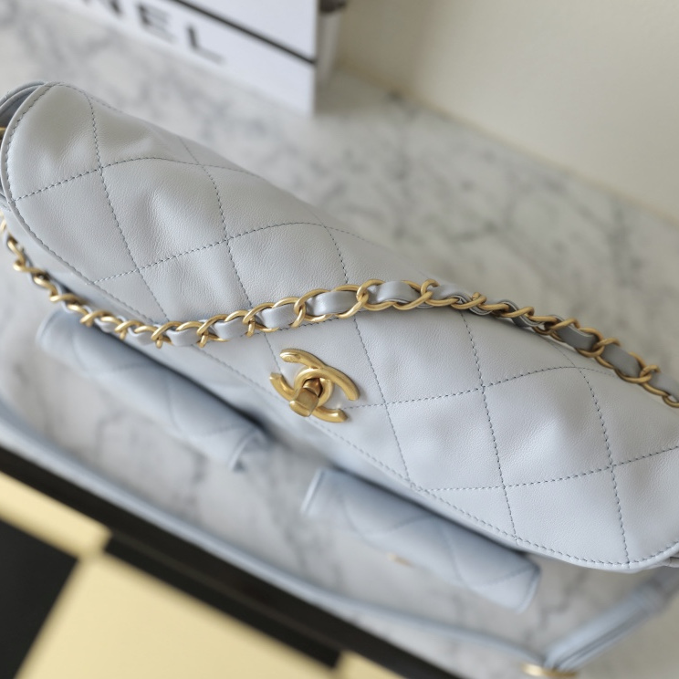 高仿Chanel*24P系列AS4668夾層郵差包灰色大號免檢版