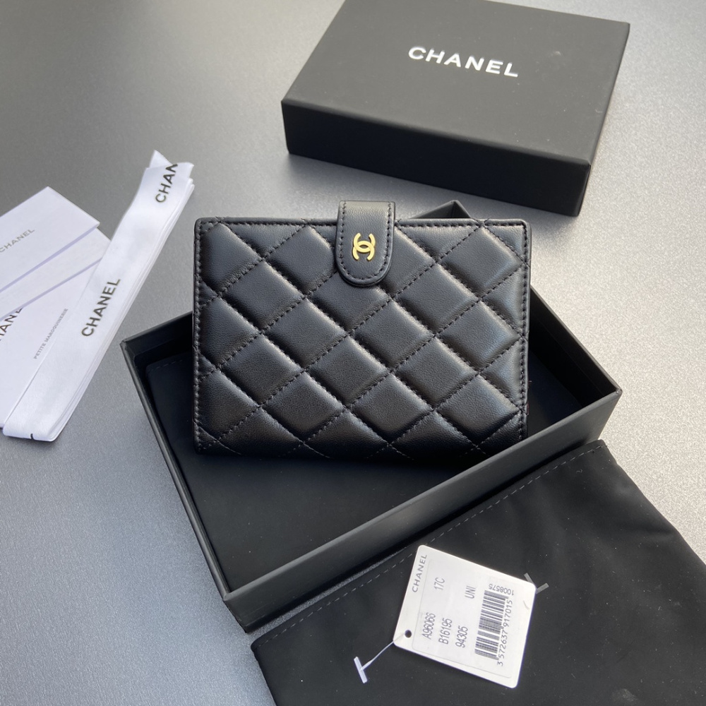 高仿Chanel*24P系列AP3825護照夾小羊皮黑色金扣免檢版