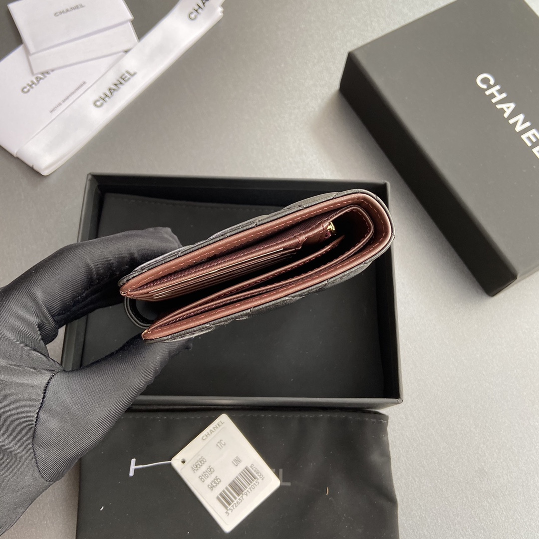 高仿Chanel*24P系列AP3825護照夾小羊皮黑色金扣免檢版
