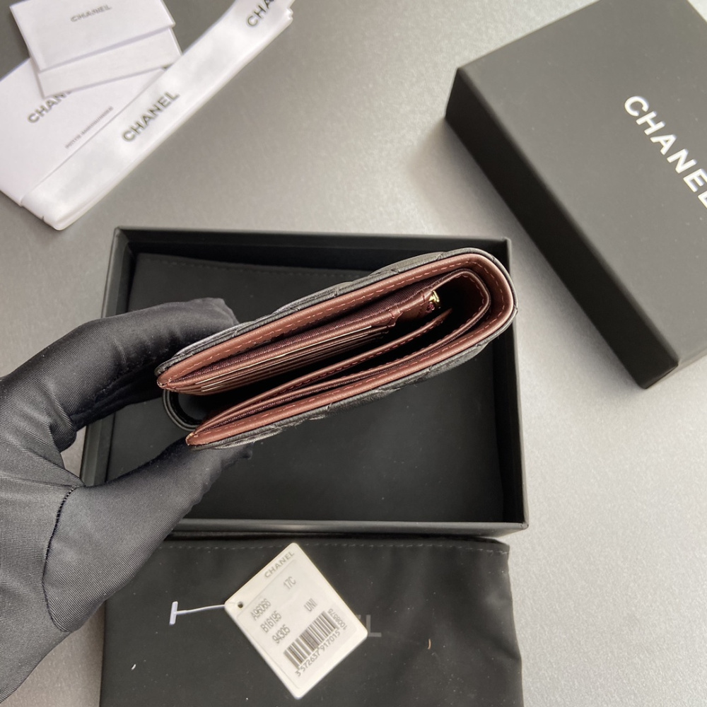 高仿Chanel*24P系列AP3825護照夾小羊皮黑色金扣免檢版
