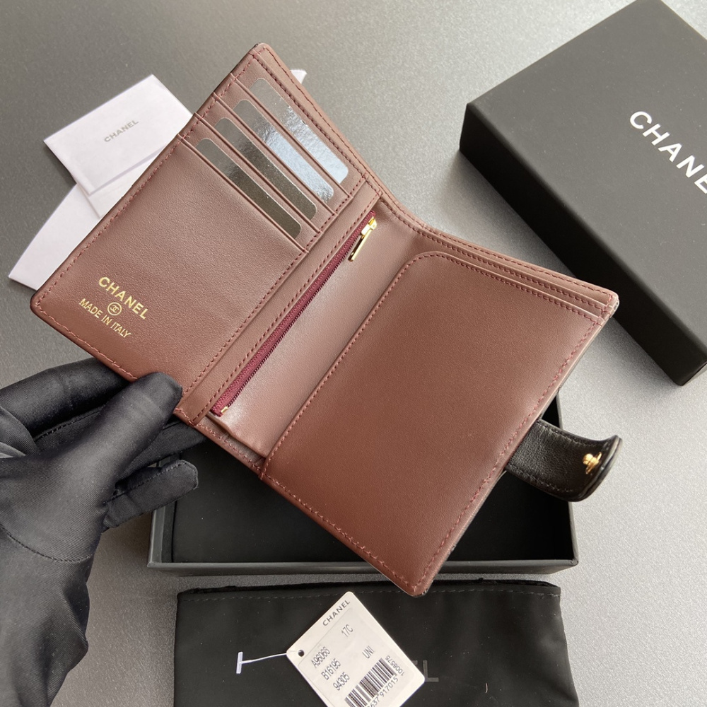 高仿Chanel*24P系列AP3825護照夾小羊皮黑色金扣免檢版