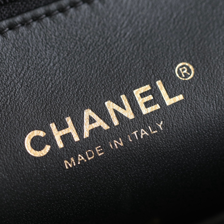 高仿Chanel*24B系列AS4166小羊皮郵差包黑色大號免檢版