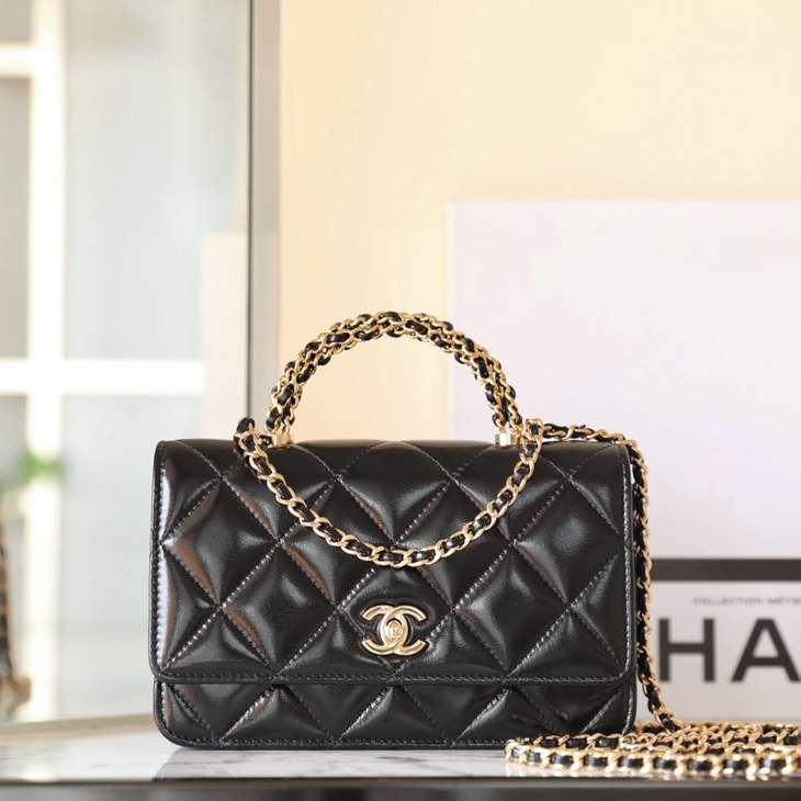 高仿Chanel*24B系列AS4166小羊皮郵差包黑色免檢版